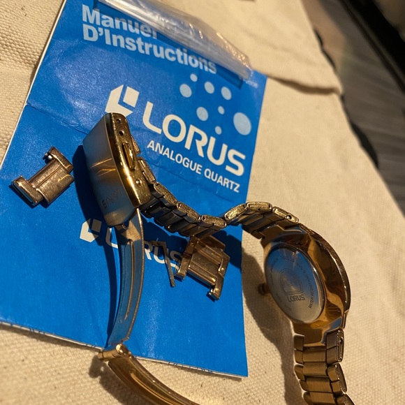 *Like New*LORUS Watch, date display, Rose Gold - Picture 5 of 6